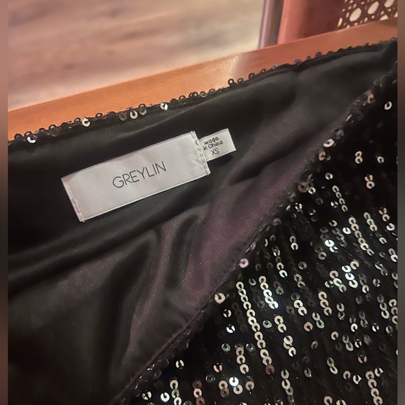 Greylin Karla sequin midi skirt with side slit - Picture 6 of 7